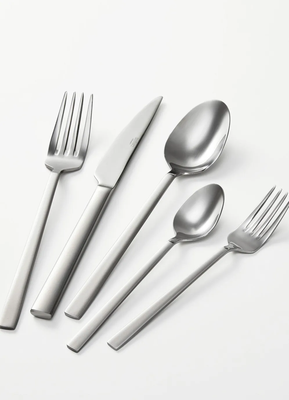 Teilsatiniertes Menübesteck aus Edelstahl