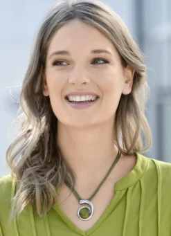 Textilkette mit Glas-Anhänger