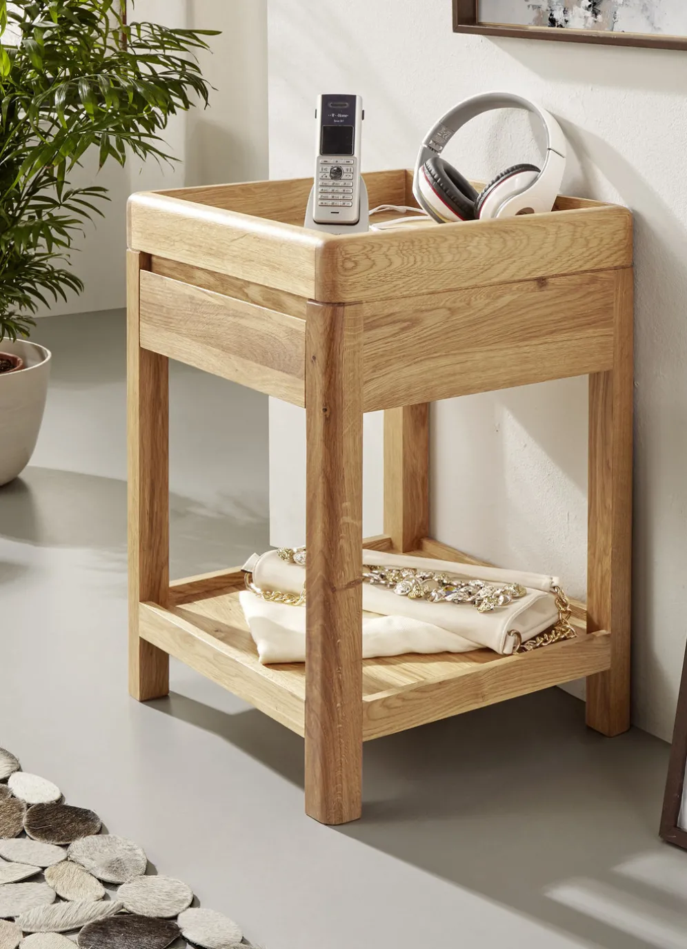 Tisch aus geöltem Massivholz