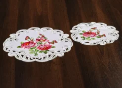 Tisch- und Raumdekoration mit Rosen-Motiven