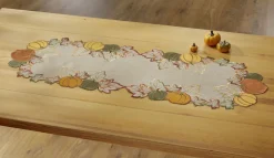 Tisch- und Raumdekoration mit Glanzgarn