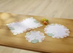 Tisch- und Raumdekoration mit Plüsch- und Stoff-Applikationen