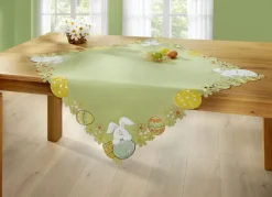 Tisch- und Raumdekoration mit Plüsch- und Stoff-Applikationen