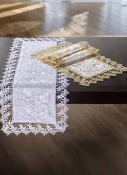 Tisch- und Raumdekoration mit Macramé-Spitzenbordüre