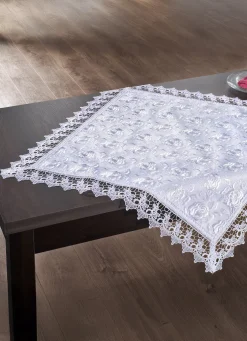 Tisch- und Raumdekoration mit Macramé-Spitzenbordüre