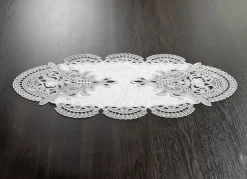 Tisch- und Raumdekoration aus echter Plauener Spitze