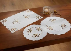 Tischdecke mit aufwendigen Stickereien