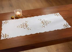 Tischdecke mit aufwendigen Stickereien