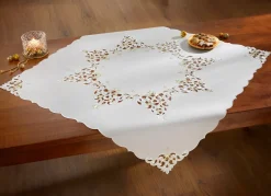 Tischdecke mit aufwendigen Stickereien