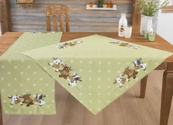 Tischdecke mit aufwendiger Stickerei