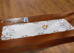 Tischdecke mit romantischem Winterdorf-Dessin