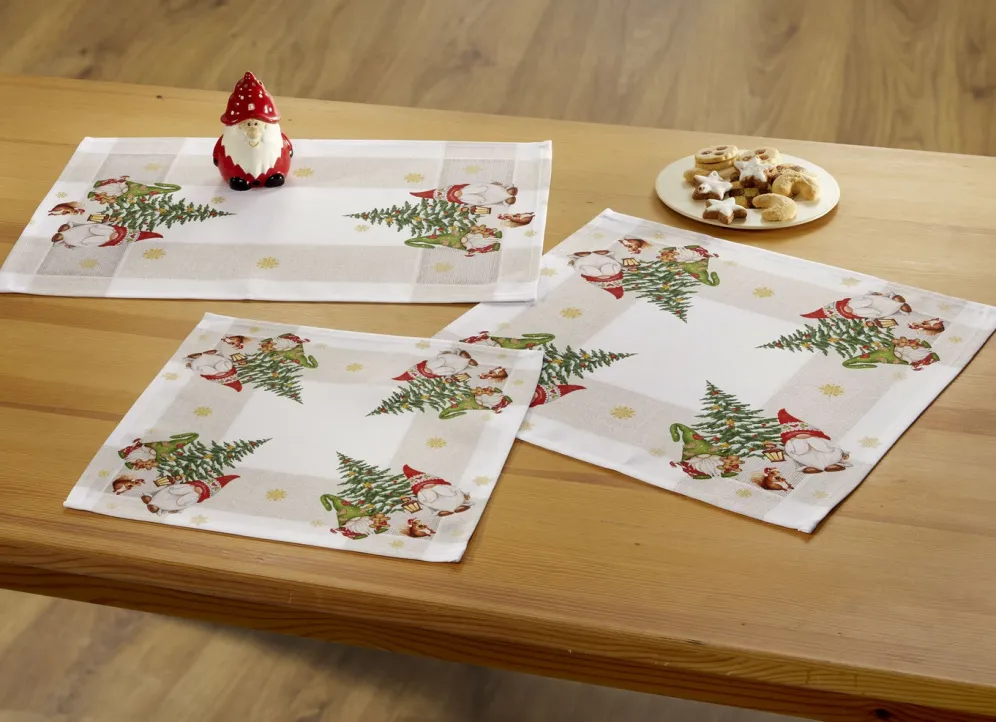 Tischdecke mit weihnachtlichem Wichtel-Dessin