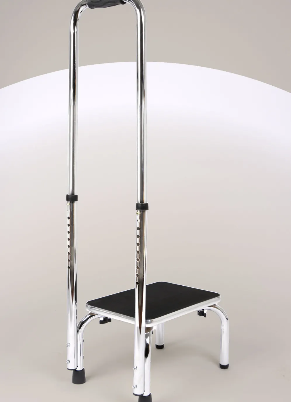 Trittstufe mit Haltegriff