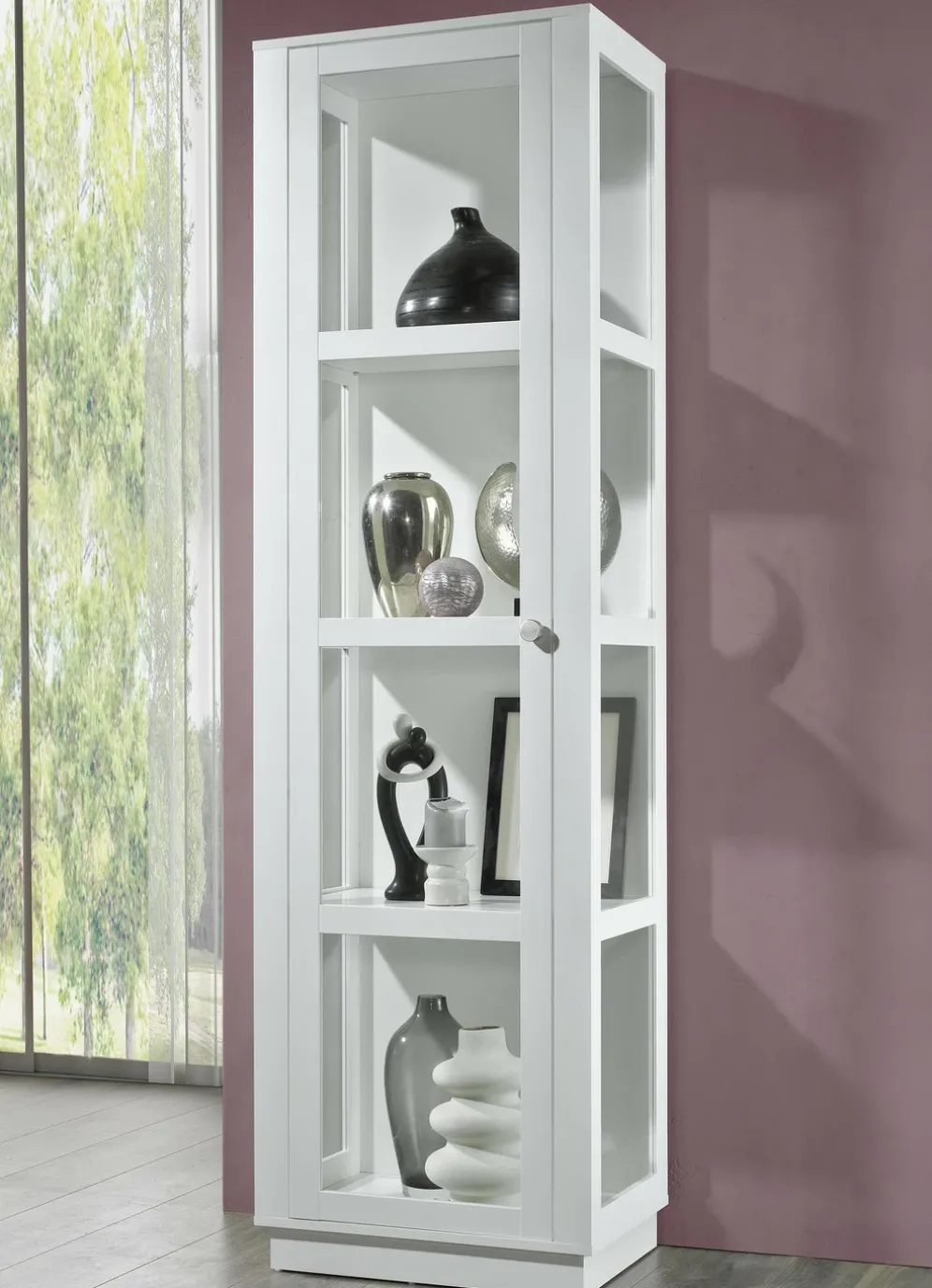 Vitrine mit Aluminiumknöpfen in Gold-Optik