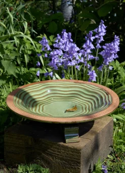 Vogeltränke Echo aus frostfestem Terrakotta