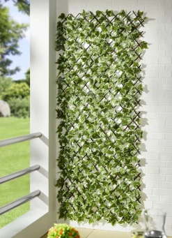 Wandgitter aus Blätter und Blüten