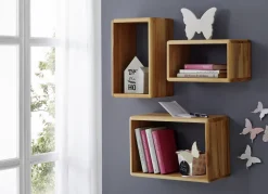 Wandregale mit gerundeten Ecken und Kanten