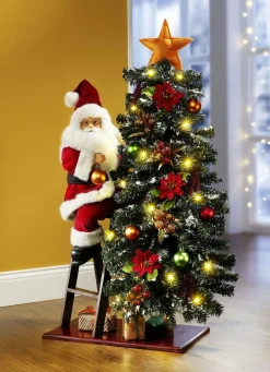 Weihnachtsmann schmückt Tannenbaum