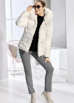 Wendejacke mit fester Kapuze