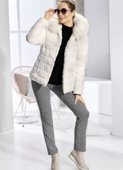 Wendejacke mit fester Kapuze