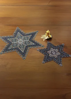 Wunderhübsch bestickte Tischdekoration