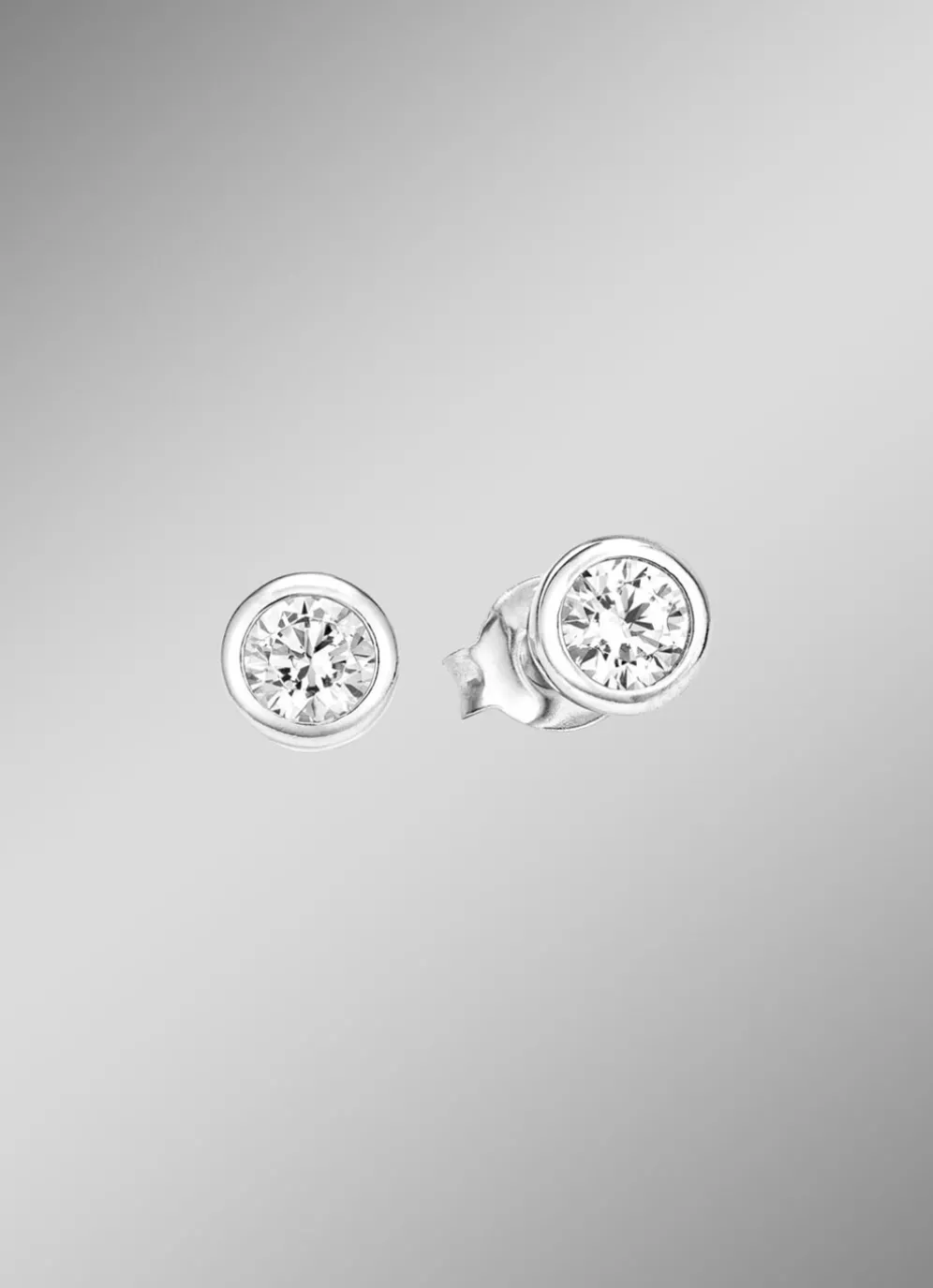 Zauberhafte Ohrstecker mit synth. Zirkonia