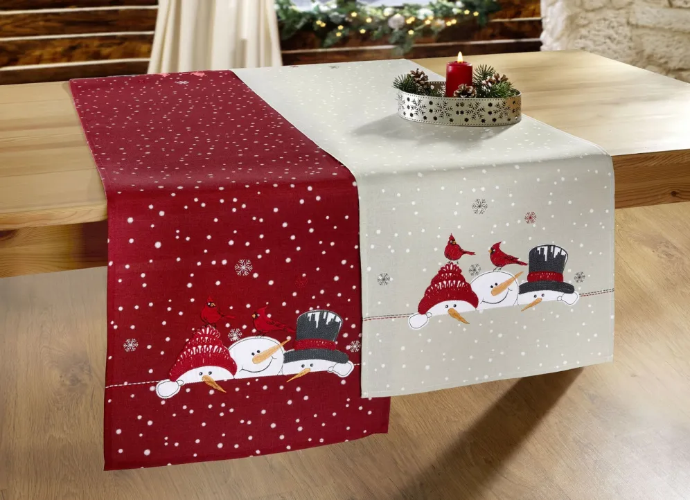 Zauberhafte Tisch- und Raumdekoration mit Schneemann-Motiven