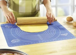 Zusammenrollbare Ausrollmatte mit Maß-Skala