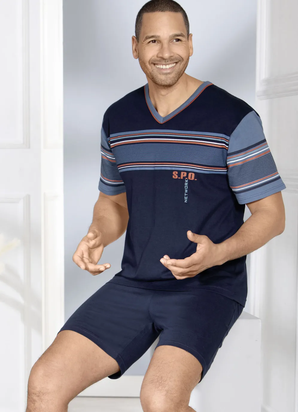 Zweierpack Shortys mit V-Ausschnitt und platziertem Druck