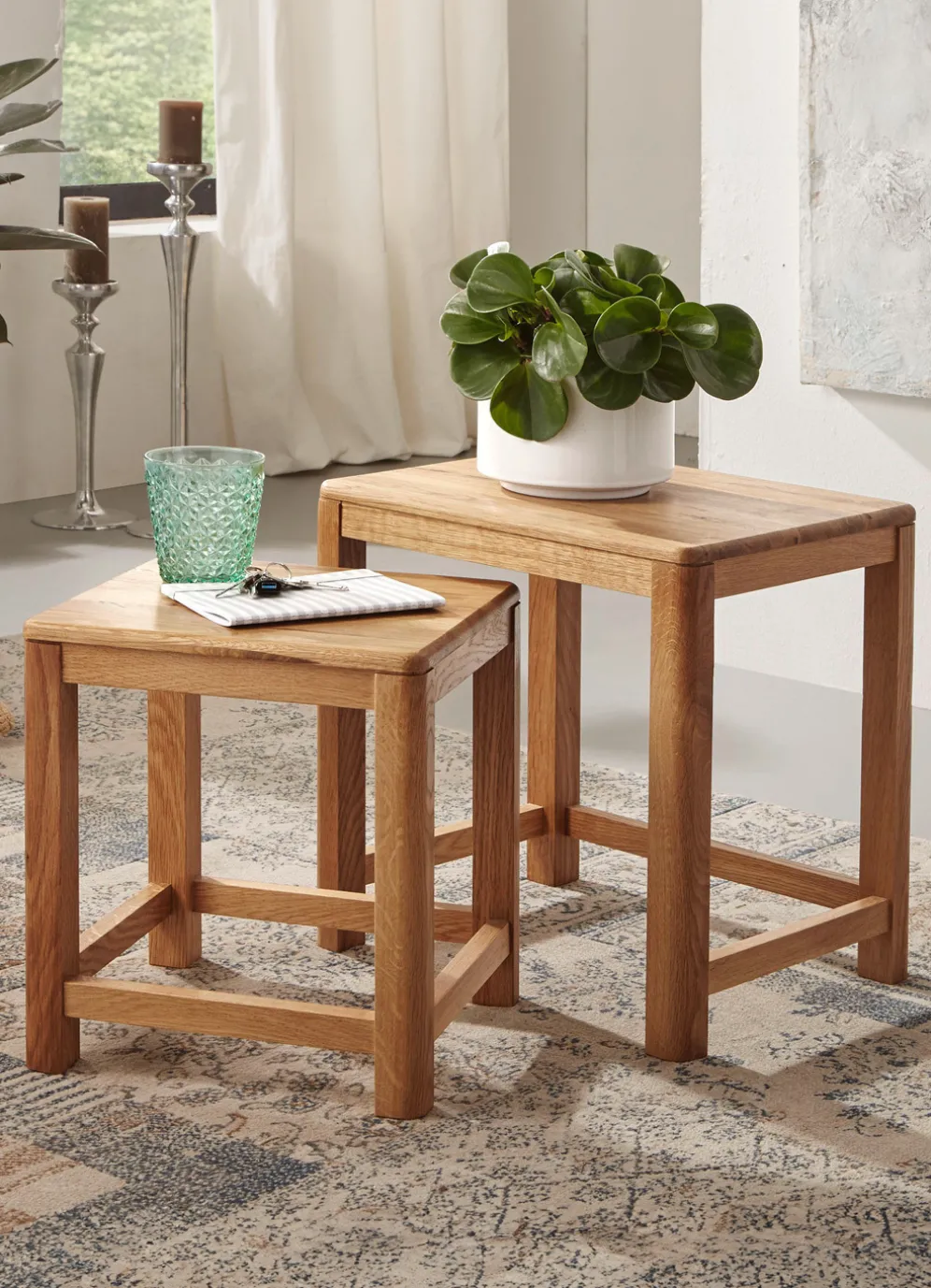 Zweisatztisch aus Massivholz in geölter Ausführung